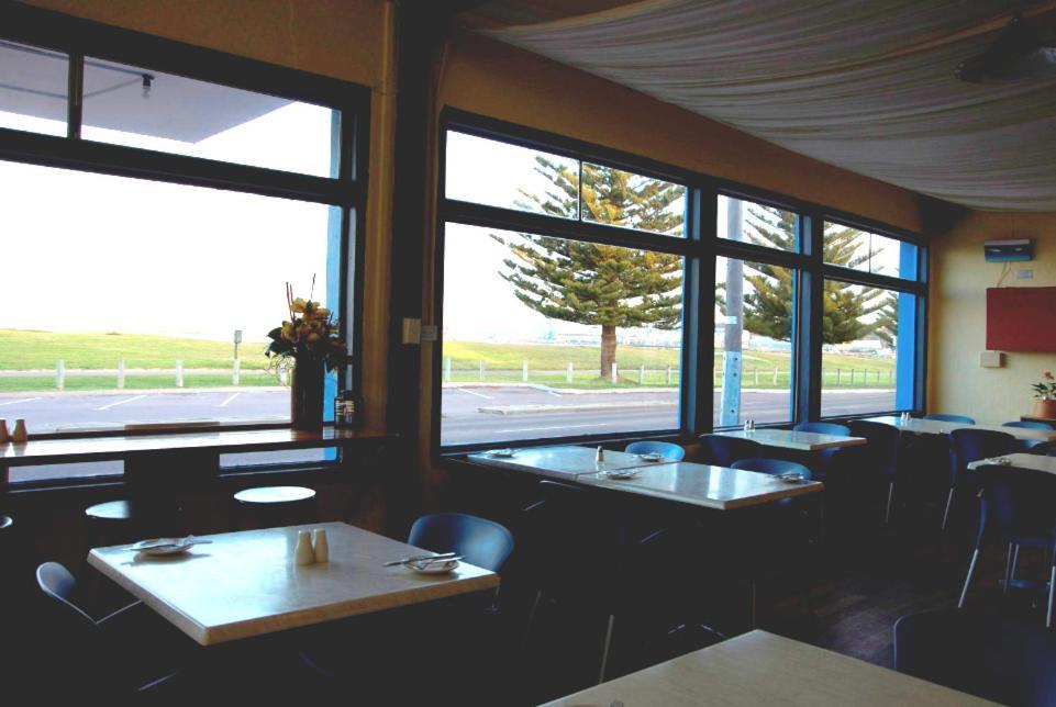 Esperance Beachfront Resort Екстериор снимка