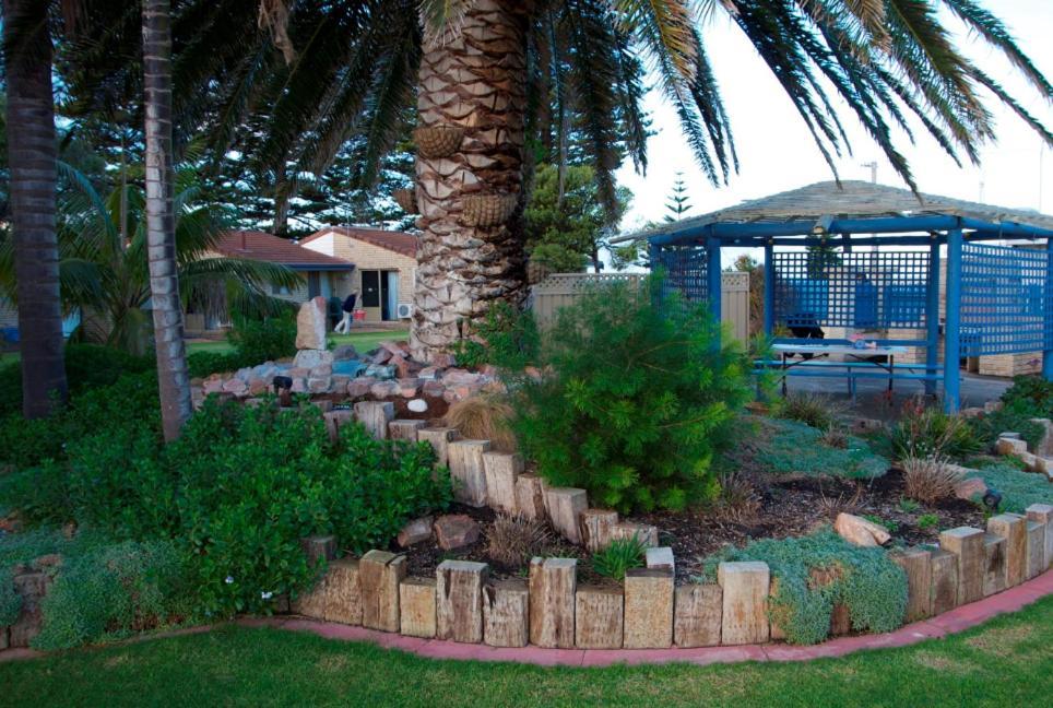 Esperance Beachfront Resort Екстериор снимка