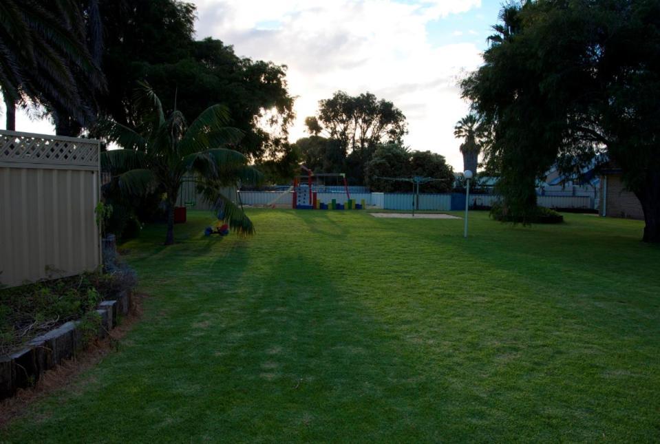 Esperance Beachfront Resort Екстериор снимка