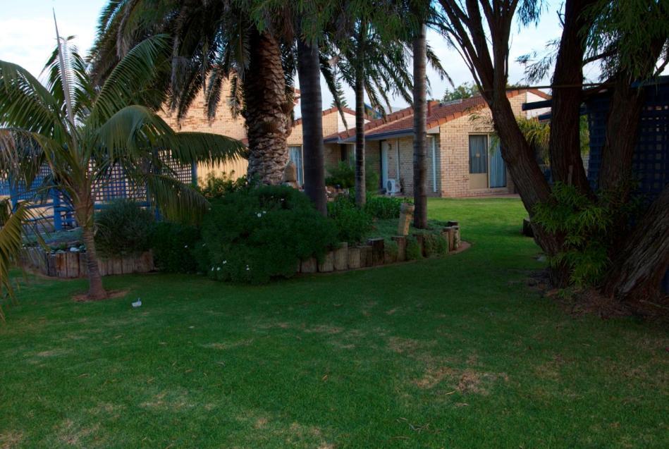 Esperance Beachfront Resort Екстериор снимка