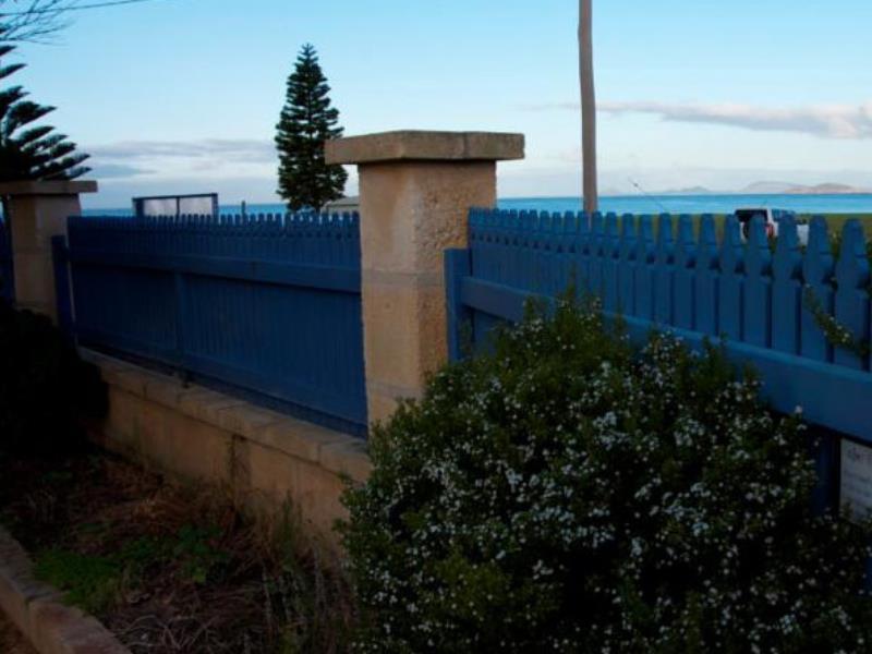 Esperance Beachfront Resort Екстериор снимка